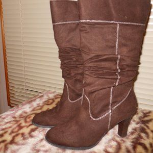 size 7.5 brown boots